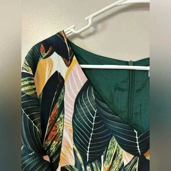 Belongsci Floral Bell Sleeve V Neck Shirt Dress - M - Picture 7 of 12